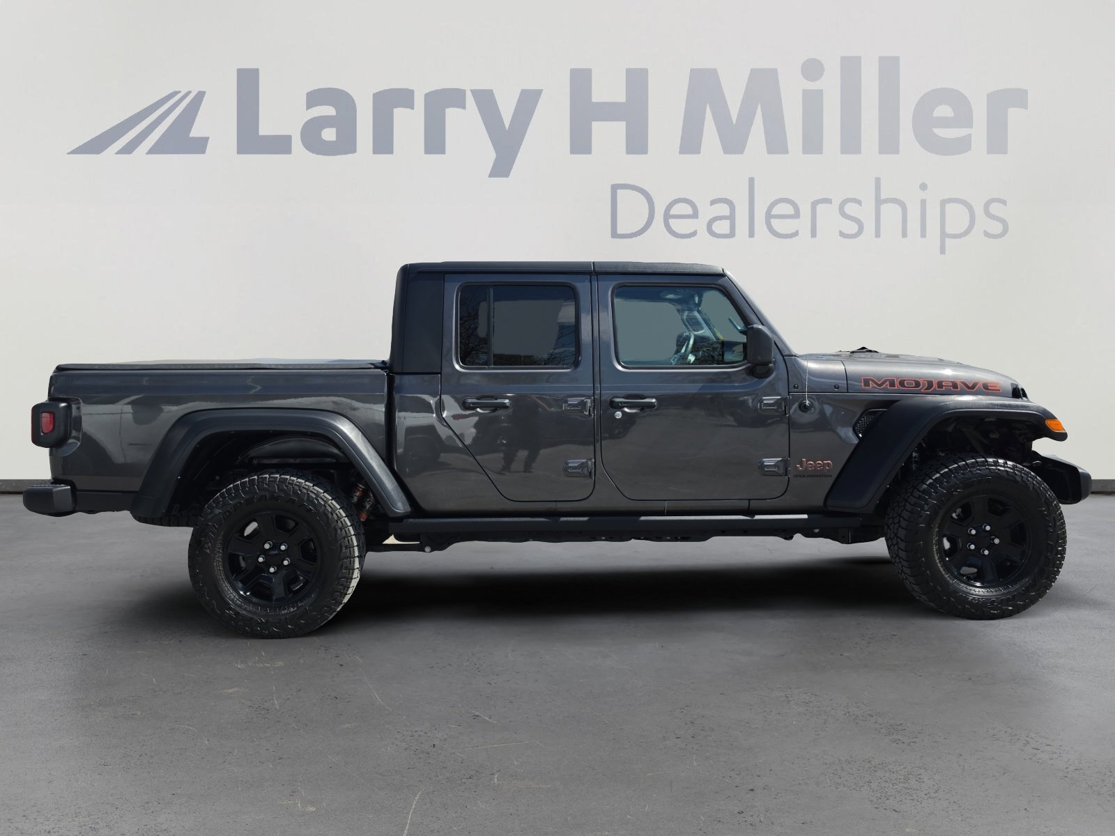 Used 2023 Jeep Gladiator Mojave image 6