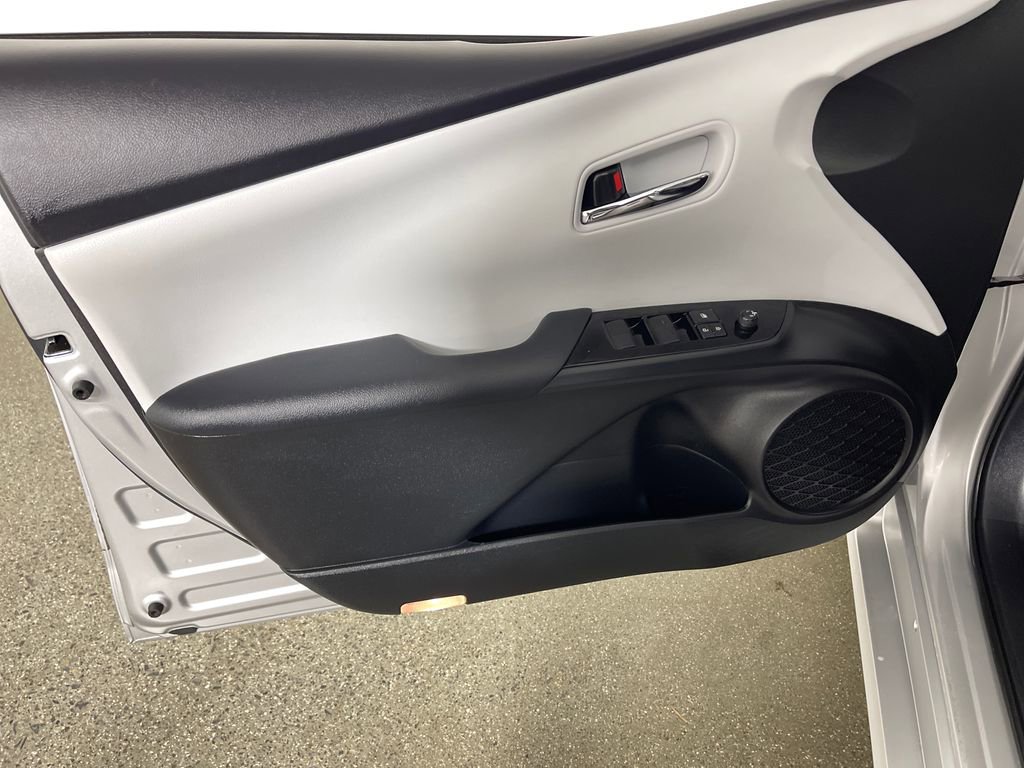 Certified 2021 Toyota Prius XLE w/ Carpet Mat Package (TMS) AWD/4WD image 17