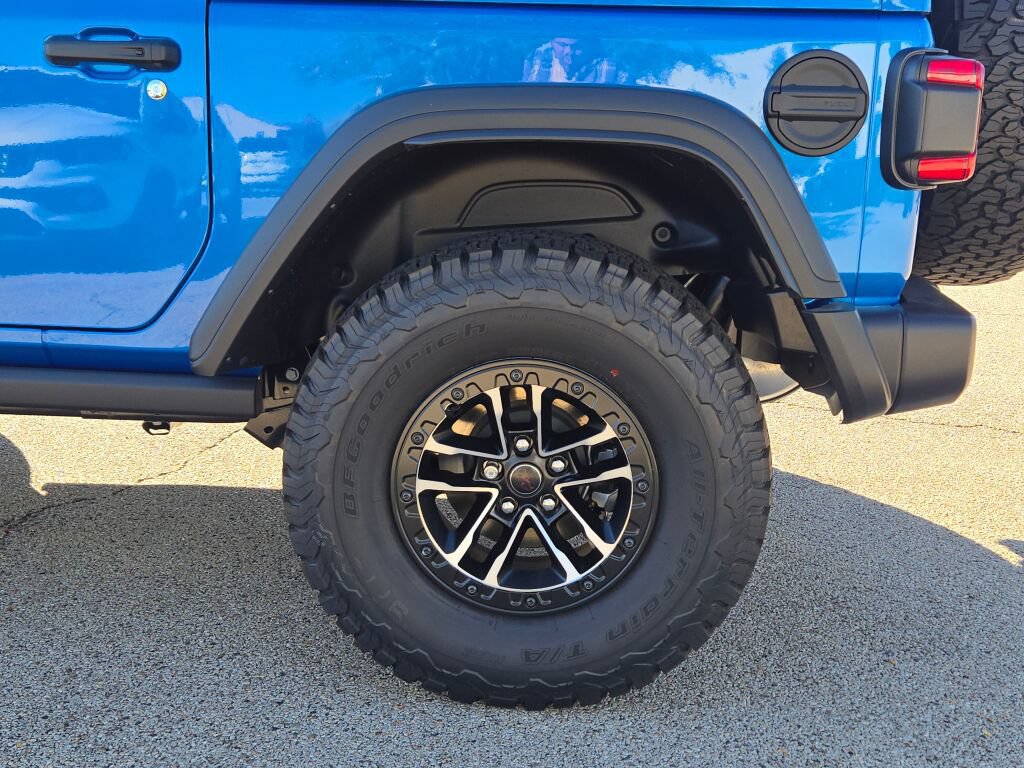 New 2025 Jeep Wrangler Rubicon w/ Xtreme 35 Tire Package AWD/4WD image 12