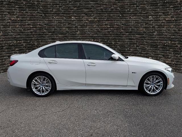 Used 2023 BMW 330e image 3