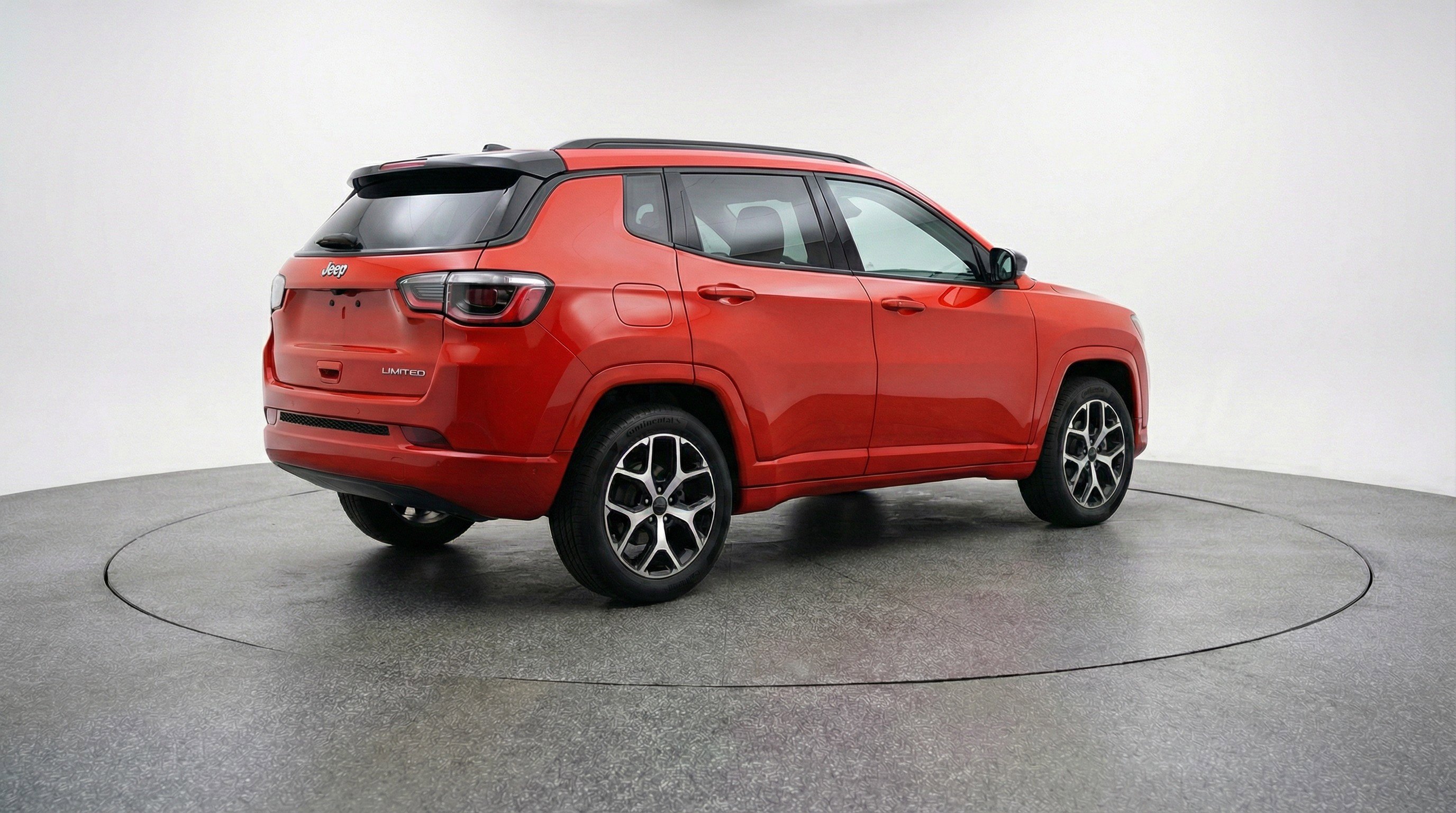 Used 2025 Jeep Compass Limited image 9