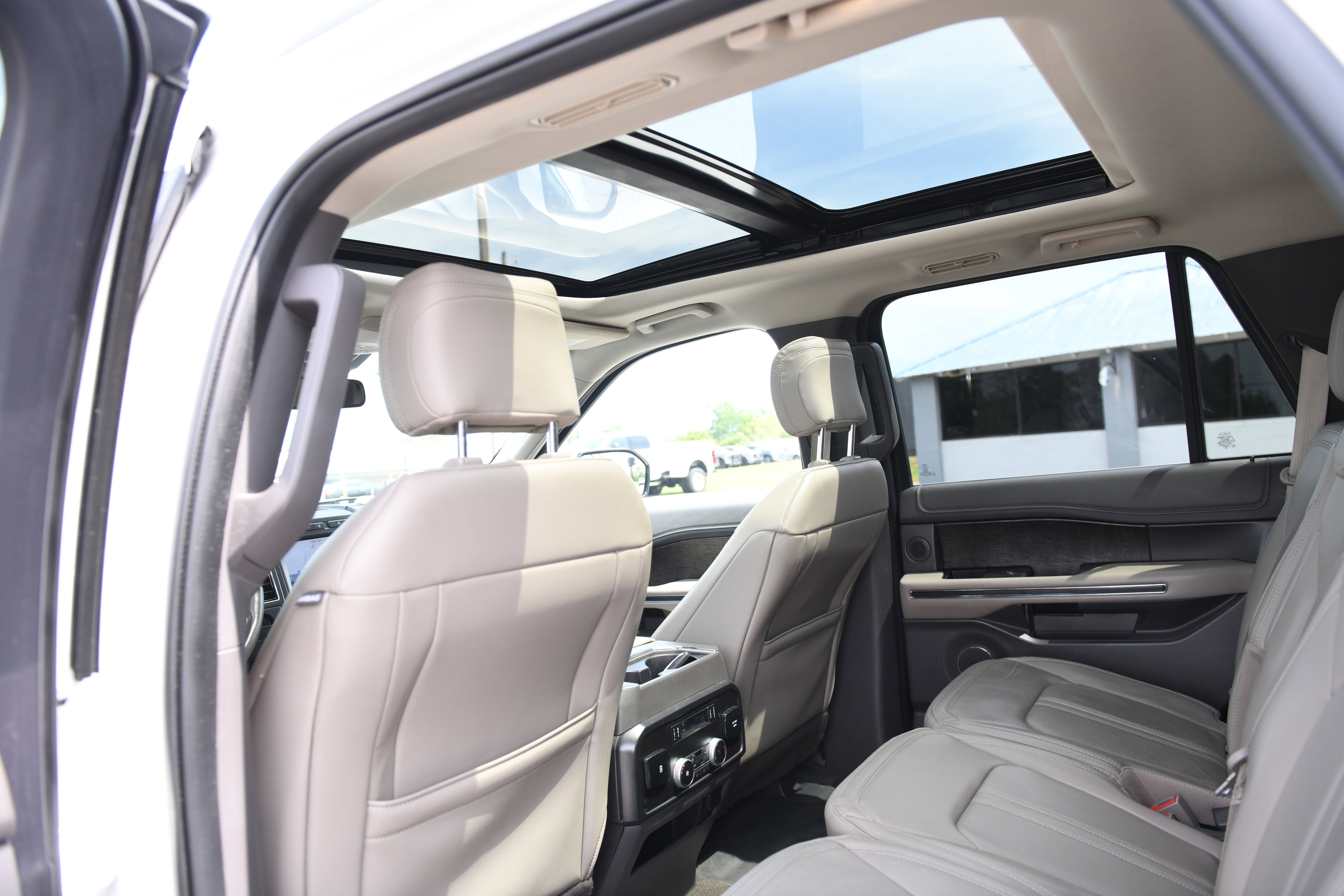 Used 2020 Ford Expedition Limited w/ Equipment Group 301A image 12