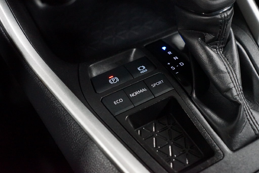 Certified 2025 Toyota RAV4 XLE FWD image 22