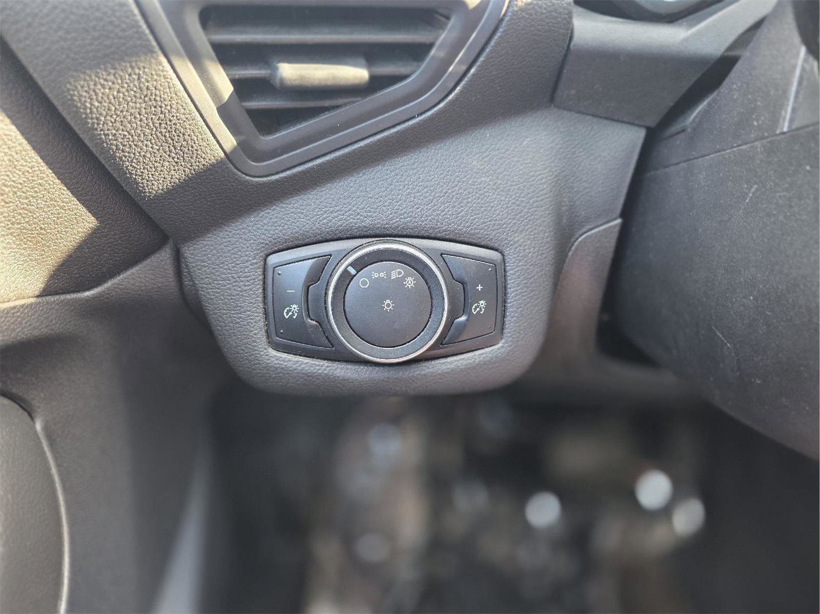 Used 2015 Ford C-MAX SE image 16