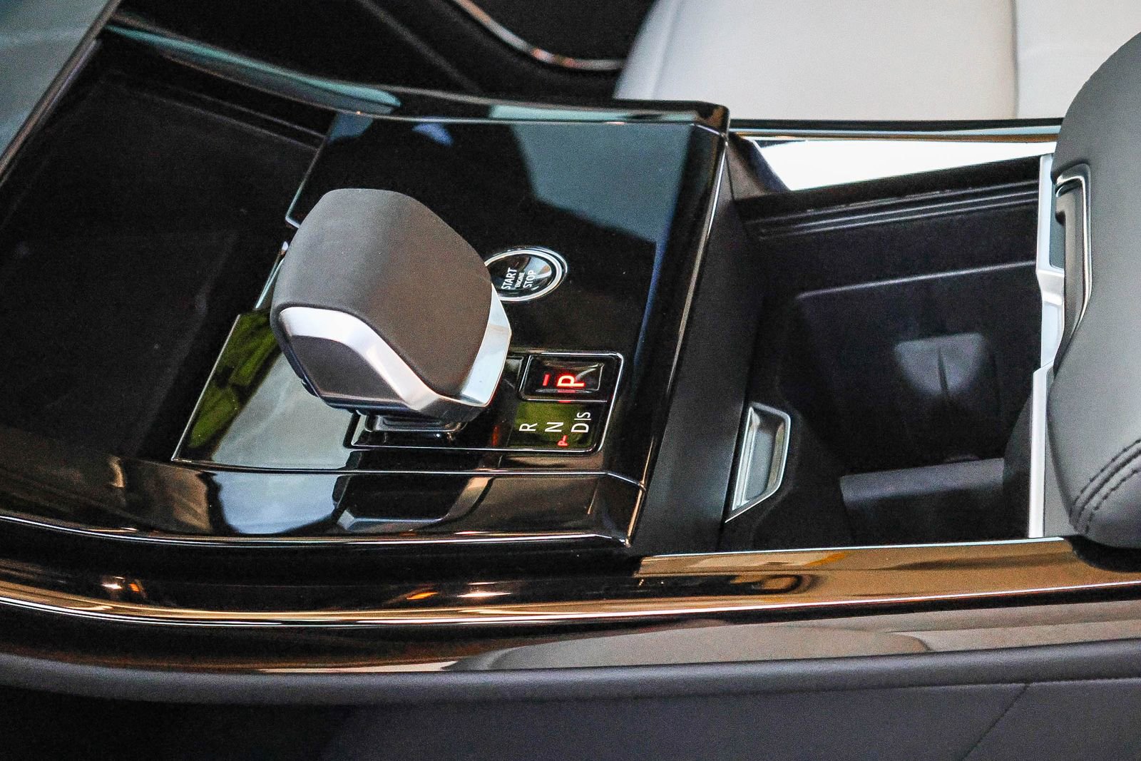 Used 2025 Land Rover Range Rover Sport Dynamic SE image 27