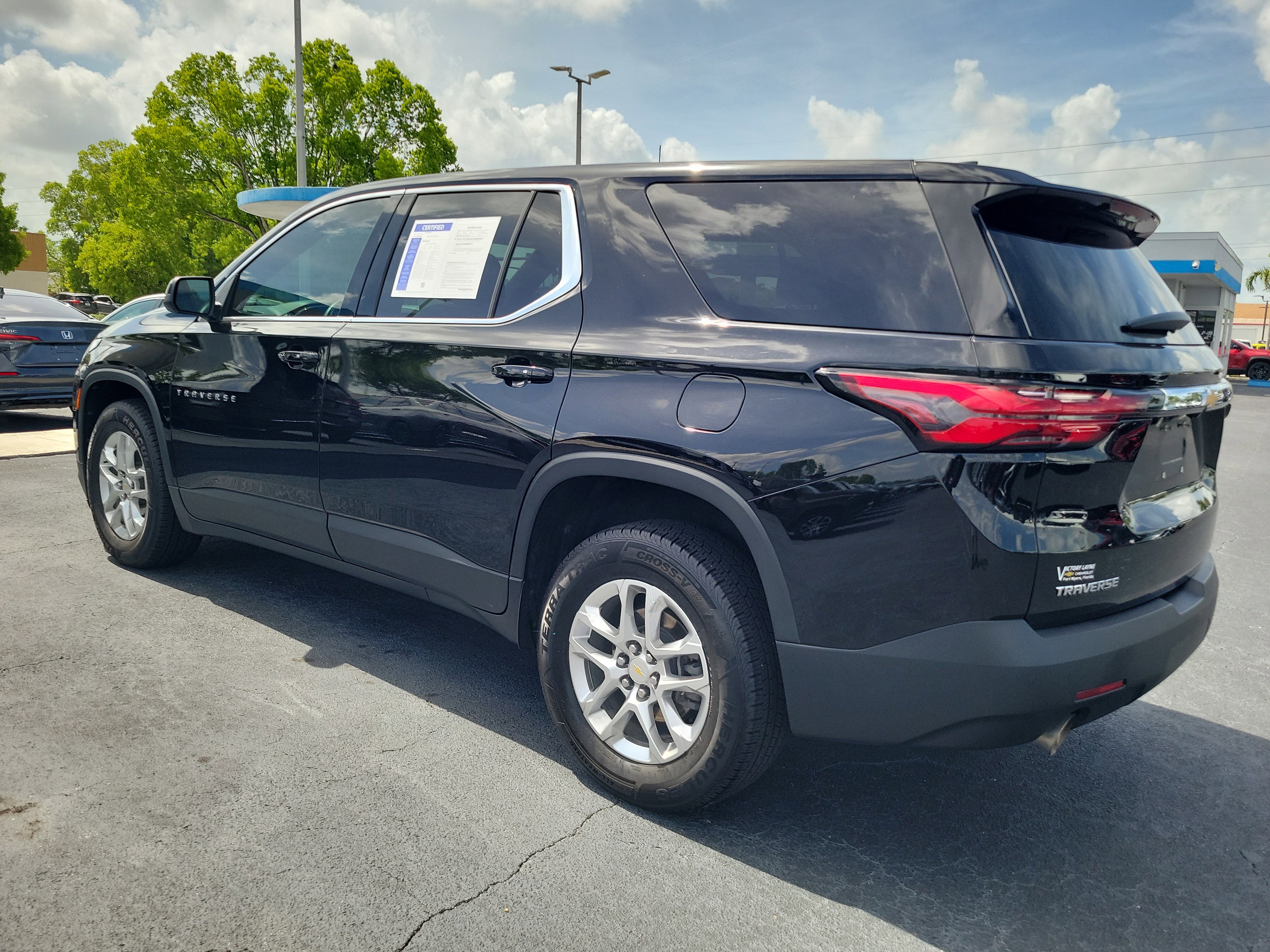 Used 2022 Chevrolet Traverse LS FWD image 3