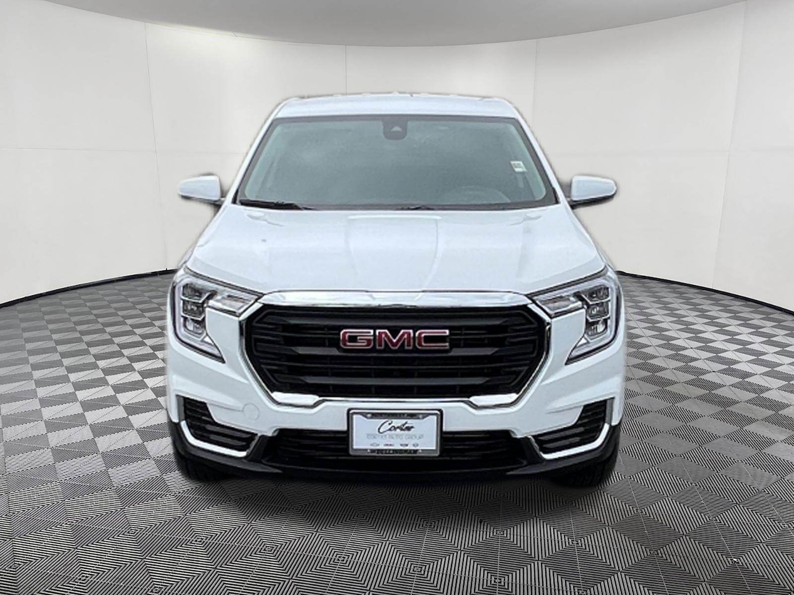 Used 2024 GMC Terrain SLE AWD/4WD image 2
