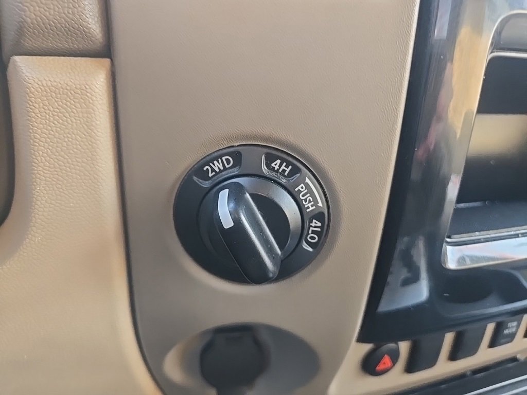 Used 2015 Nissan Titan SV w/ SV Value Truck Package image 21