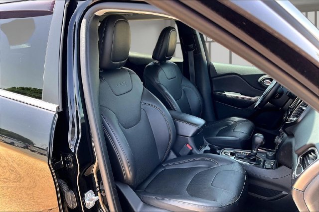 Used 2019 Jeep Cherokee Limited AWD/4WD image 7