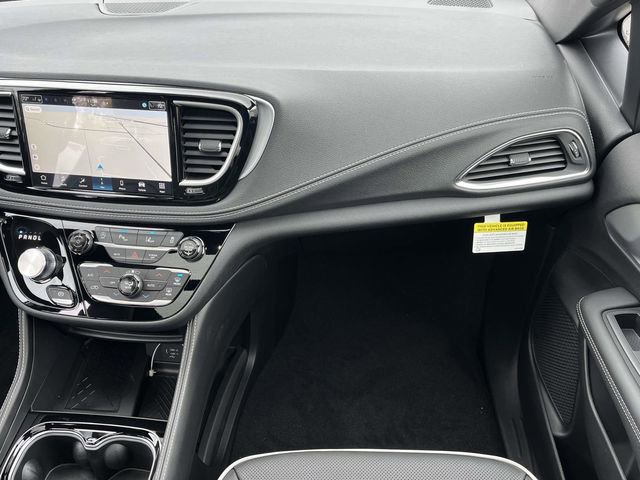 New 2026 Chrysler Pacifica Limited image 15