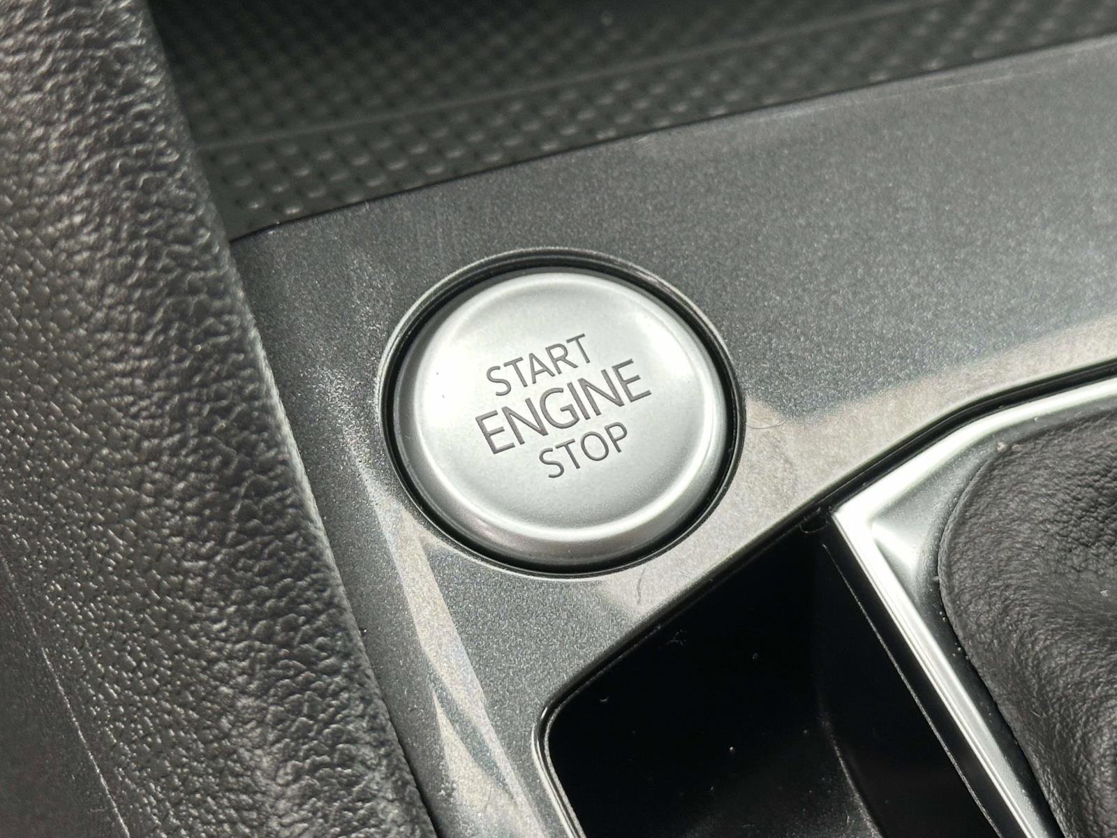 Used 2022 Volkswagen Tiguan SE image 18