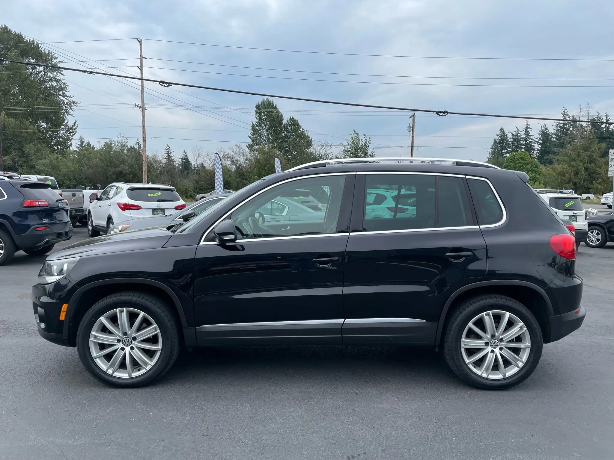 Used 2013 Volkswagen Tiguan S image 4