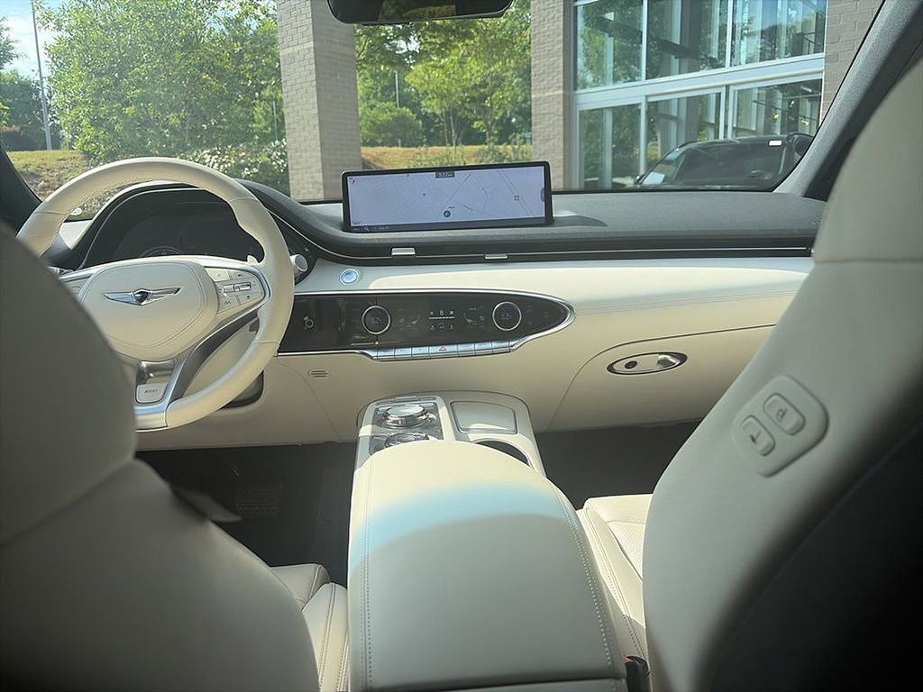 Used 2023 Genesis Electrified GV70 AWD/4WD image 5