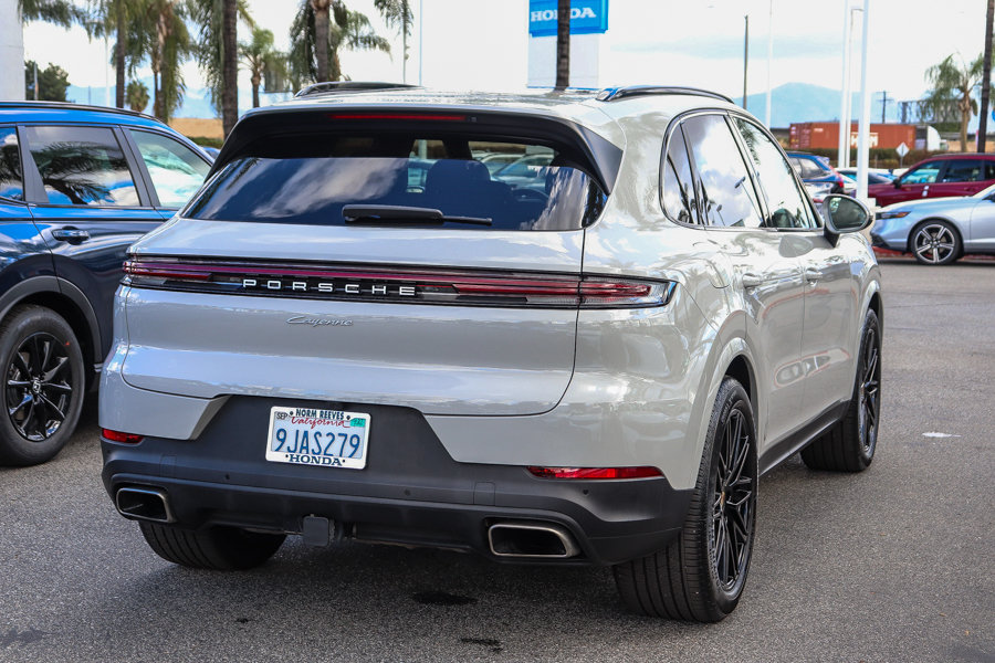Used 2024 Porsche Cayenne AWD/4WD image 9