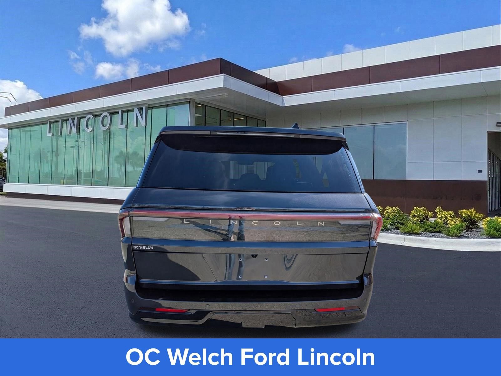 Certified 2025 Lincoln Navigator L Black Label AWD/4WD image 6