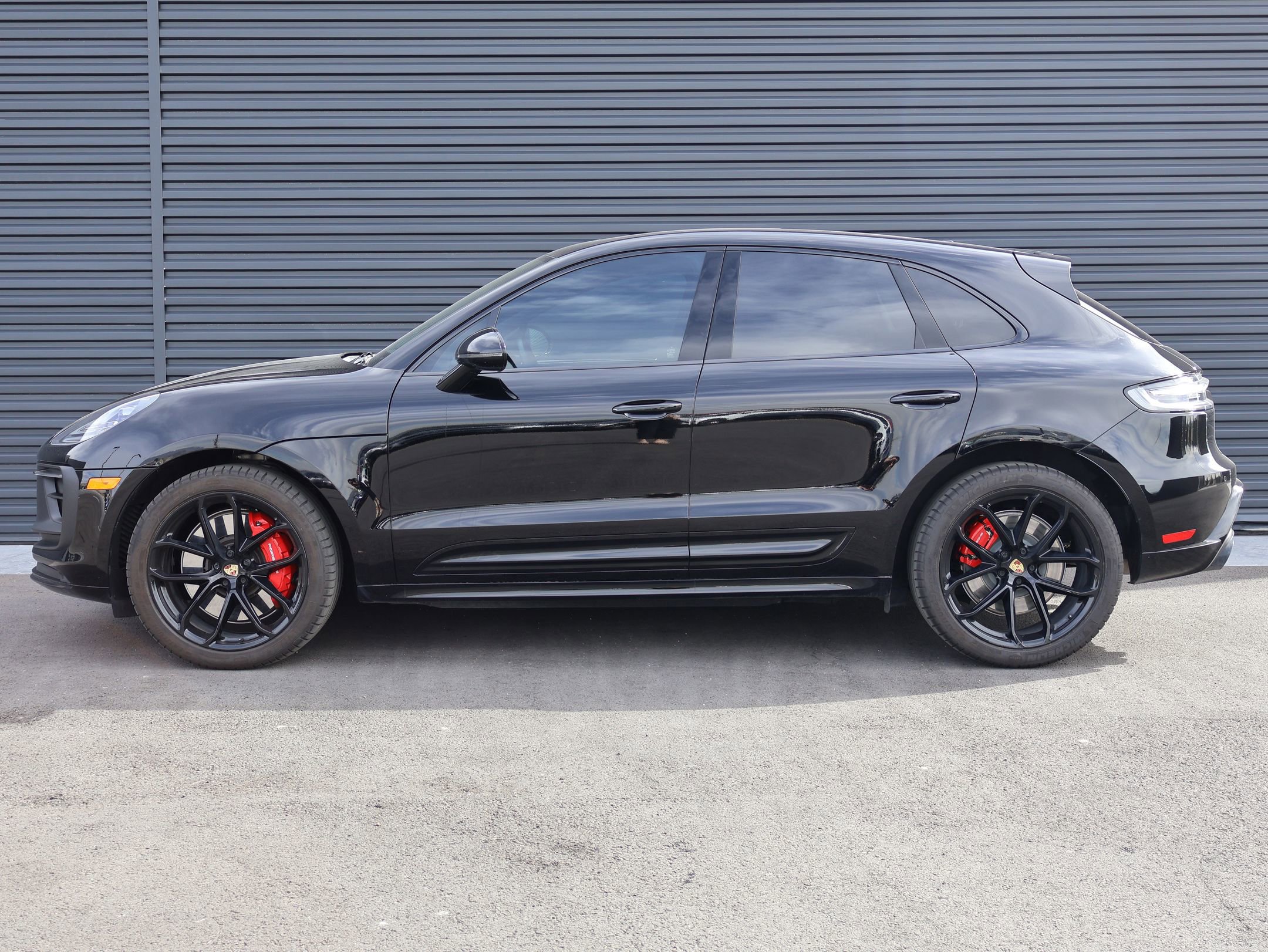 Certified 2024 Porsche Macan GTS image 2