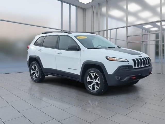 Used 2016 Jeep Cherokee Trailhawk image 2