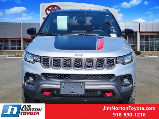 Used 2025 Jeep Compass Trailhawk image 2