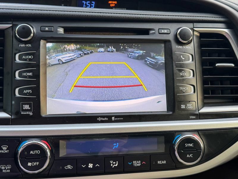 Used 2014 Toyota Highlander Limited AWD/4WD image 12