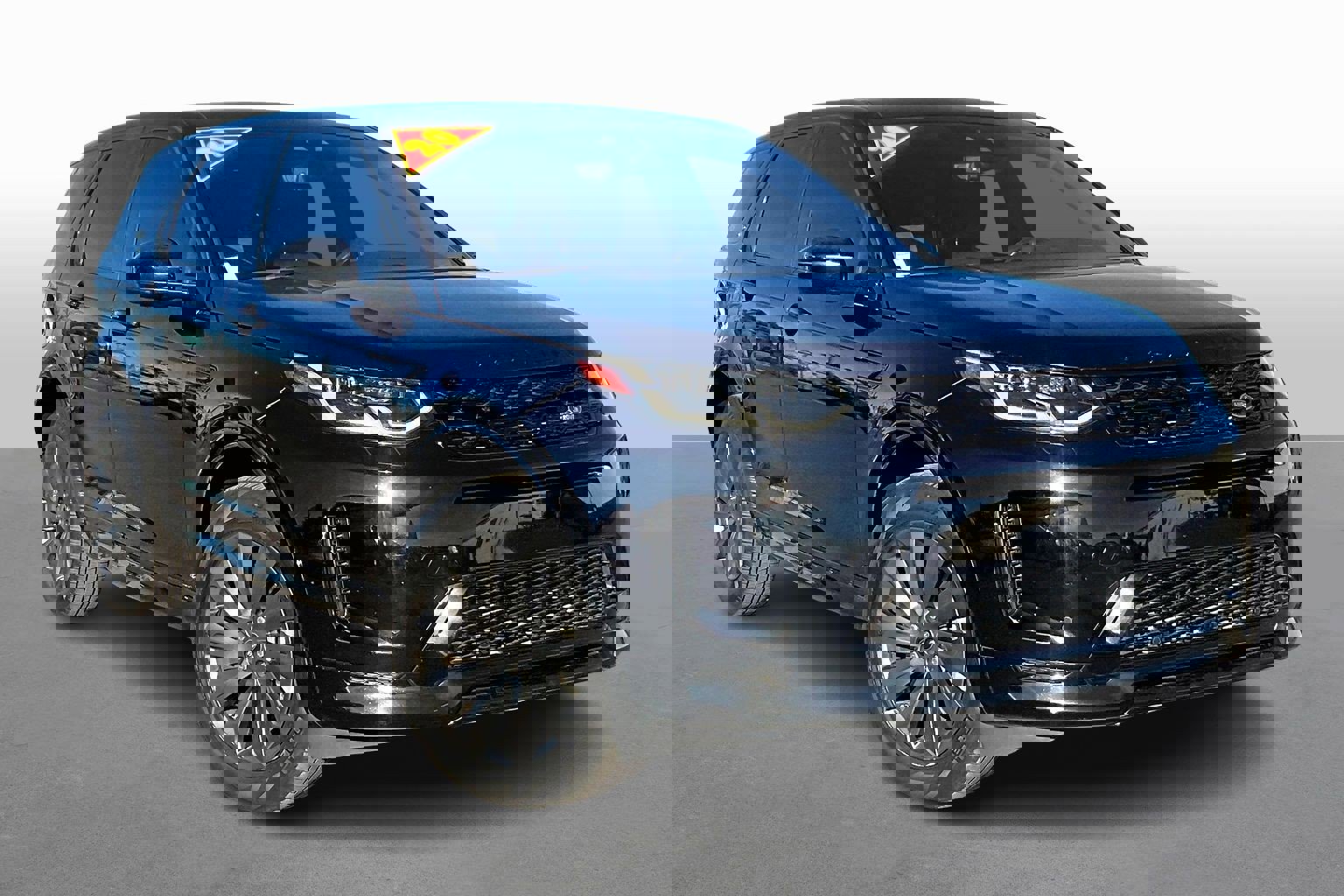 Used 2020 Land Rover Discovery Sport SE R-Dynamic image 8