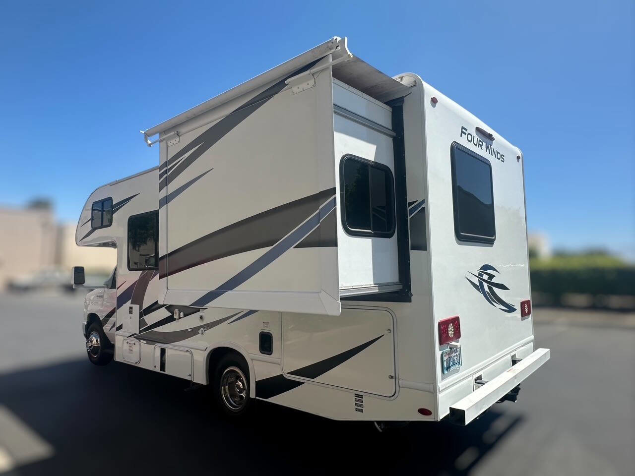 Used 2022 Ford E-350 and Econoline 350 Super Duty w/ Motorhome Prep Package RWD image 12