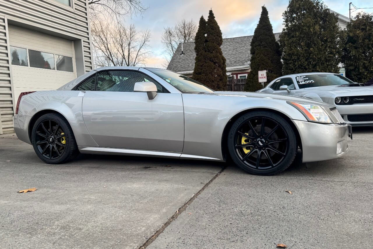 Used 2006 Cadillac XLR V image 2