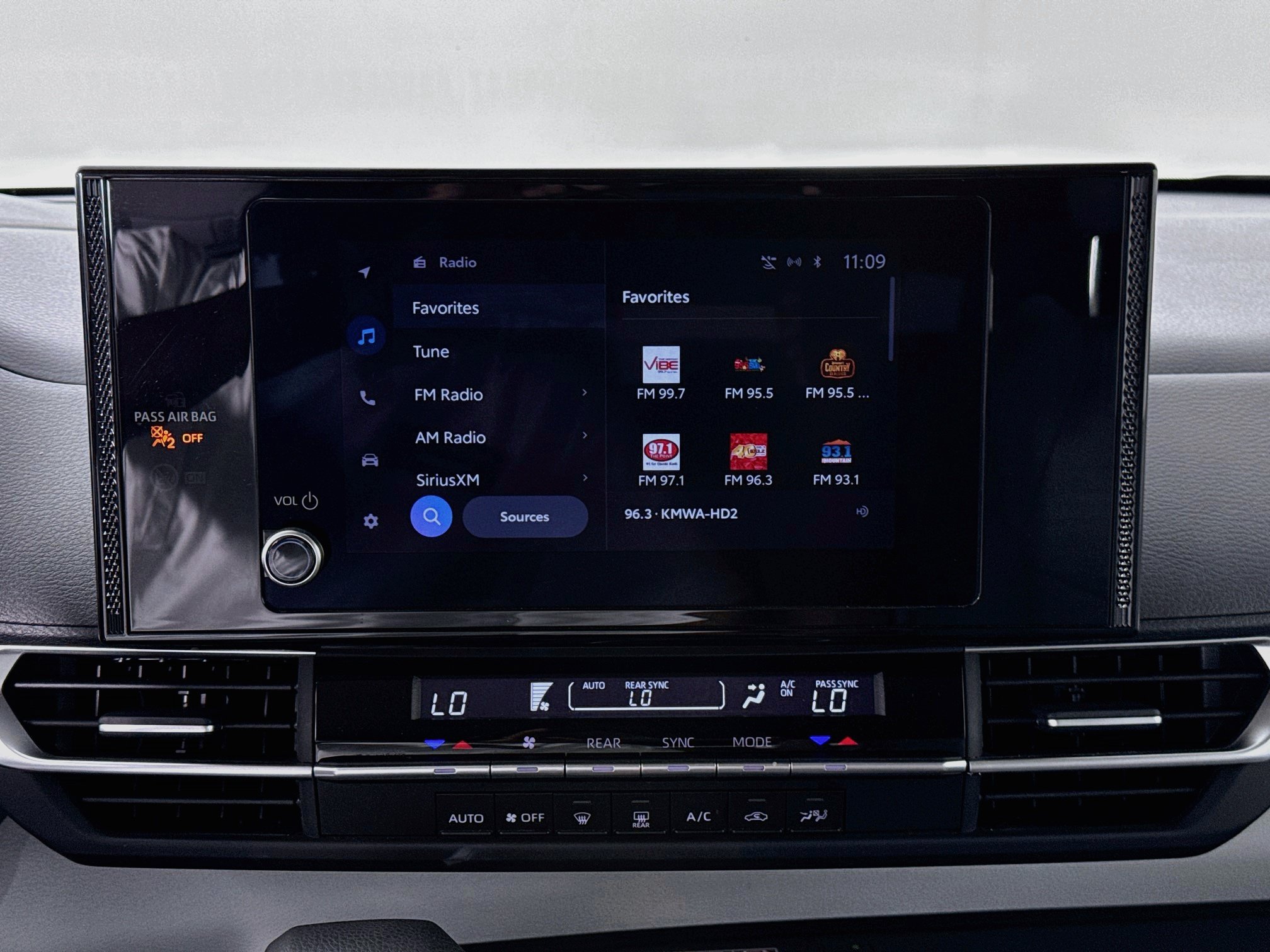 Certified 2025 Toyota Sienna LE FWD image 14