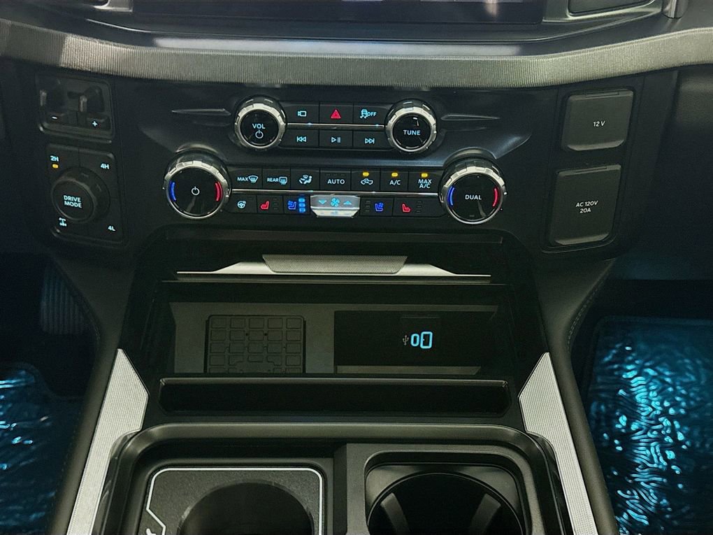 Used 2025 Ford F350 Platinum w/ FX4 Off-Road Package image 44