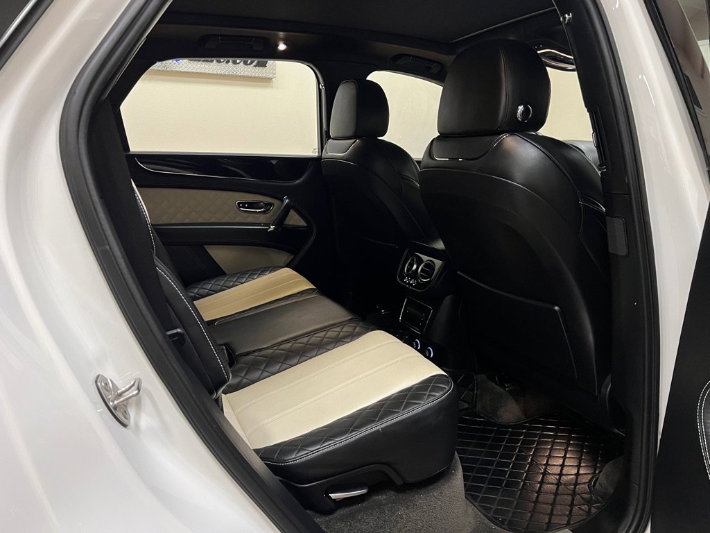 Used 2019 Bentley Bentayga image 52