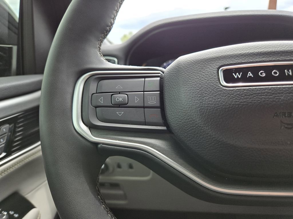 Used 2025 Jeep Wagoneer Series II AWD/4WD image 18
