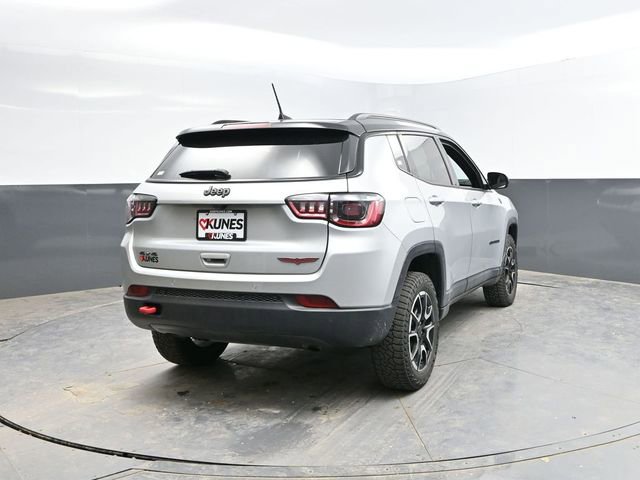 Used 2025 Jeep Compass Trailhawk AWD/4WD image 8