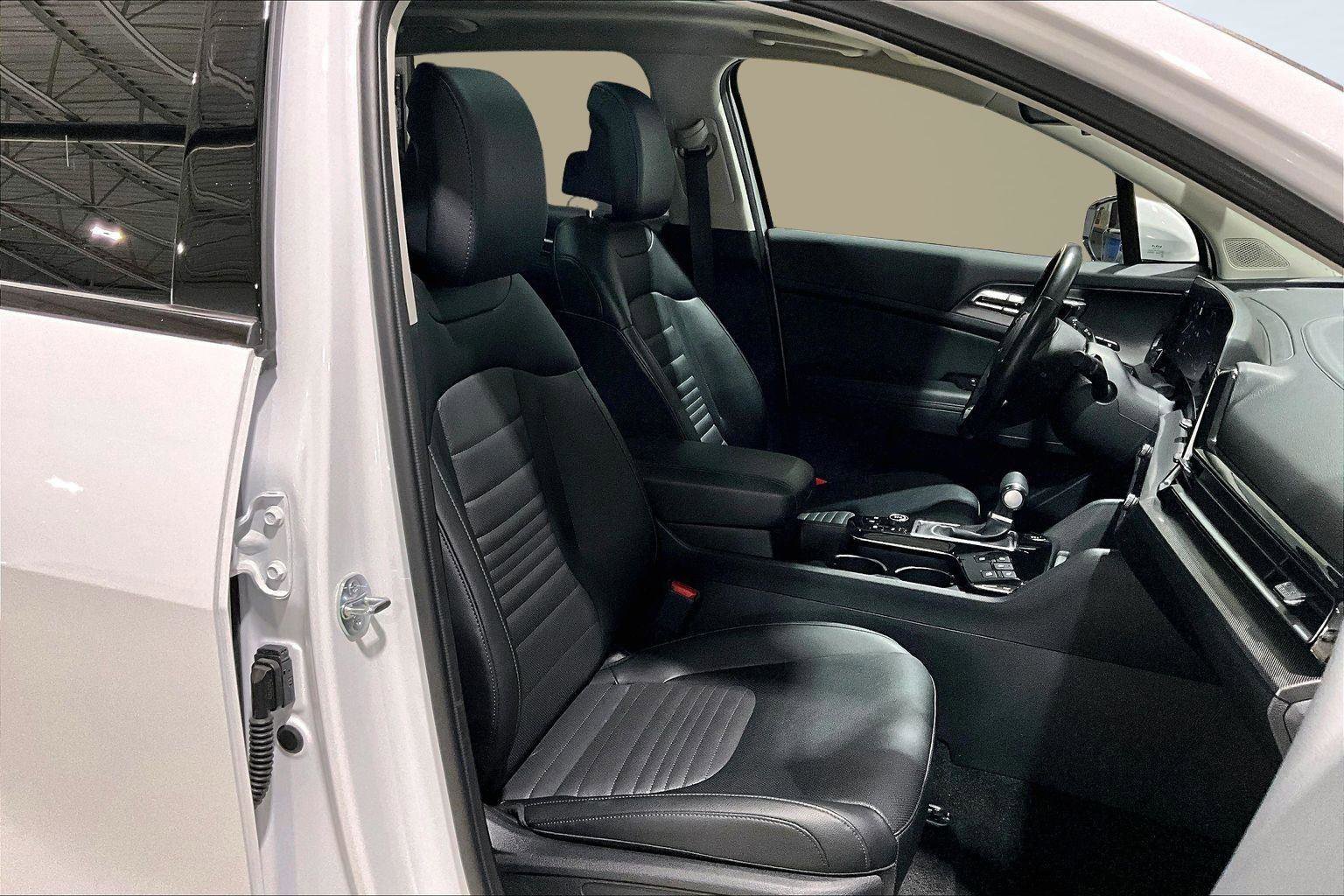 Used 2025 Kia Sportage SX AWD/4WD image 8