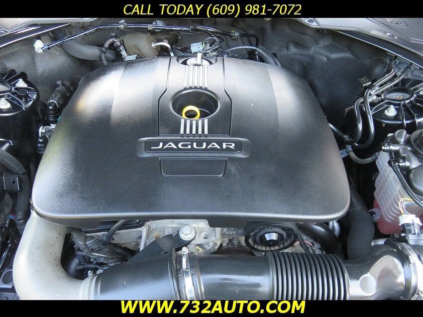 Used 2017 Jaguar XE image 15