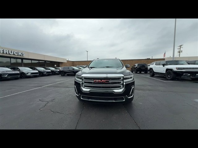 Certified 2023 GMC Acadia SLT w/ Preferred Package image 3