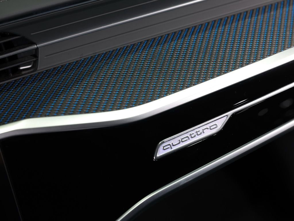 Used 2025 Audi RS 6 performance w/ Blue RS Design Package Plus image 39