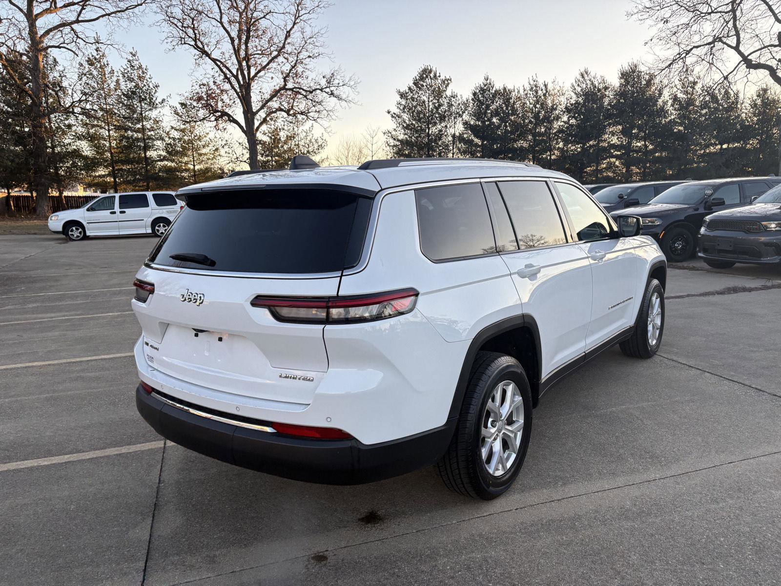 Used 2023 Jeep Grand Cherokee L Limited image 28