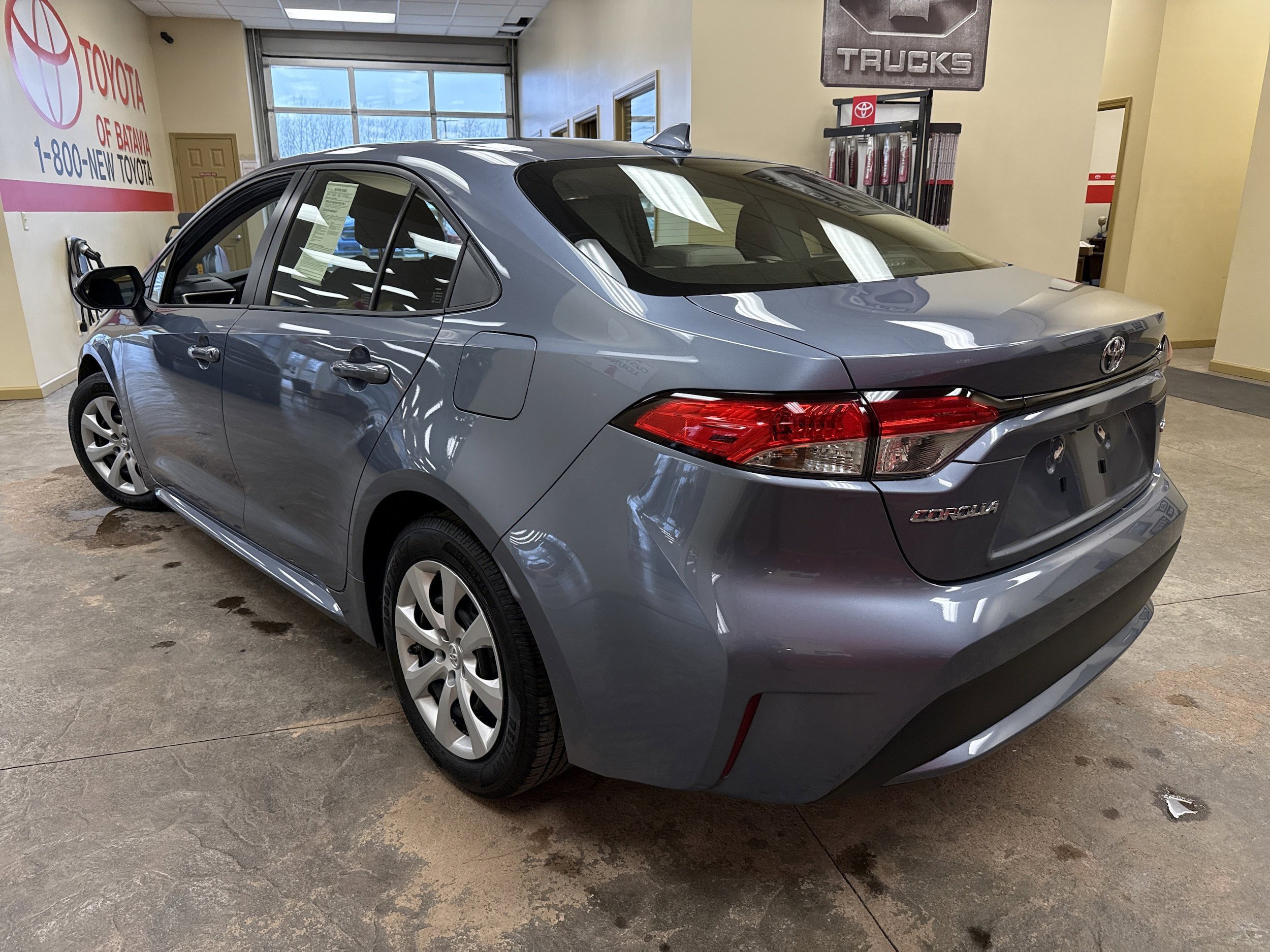 Used 2022 Toyota Corolla LE FWD image 19