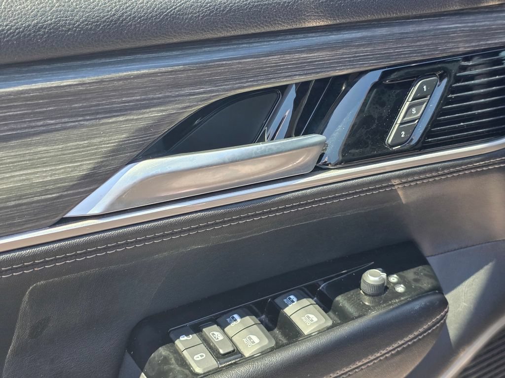 Certified 2024 Jeep Wagoneer L Series II w/ Flexible Seating Group RWD image 14