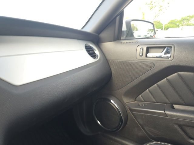 Used 2013 Ford Mustang Premium RWD image 13