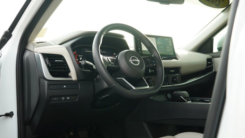 Used 2024 Nissan Rogue SL w/ SL Premium Package image 11