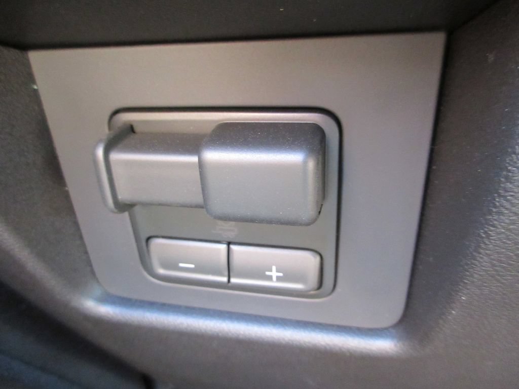 New 2026 GMC Canyon AT4 w/ Technology Plus Package AWD/4WD image 16