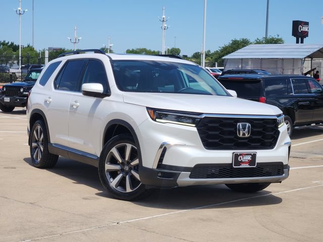 Used 2025 Honda Pilot Touring image 2
