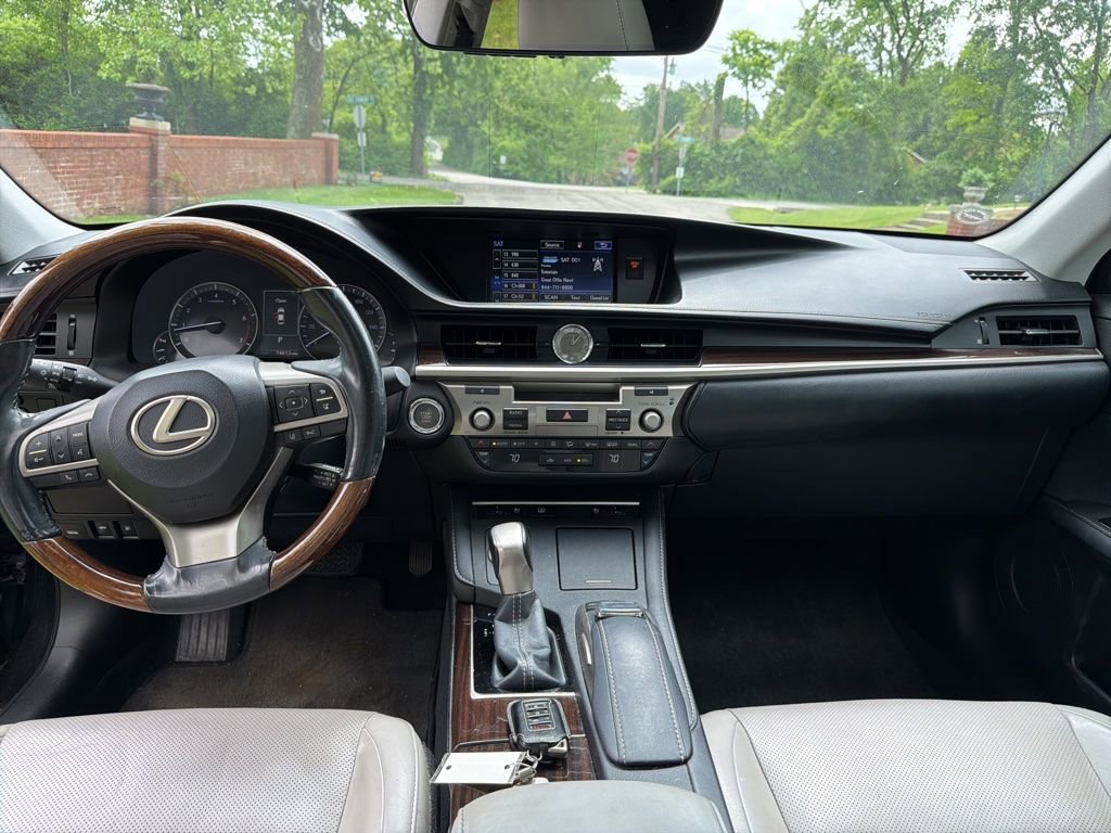 Used 2016 Lexus ES 350 w/ Luxury Package w/Wood Trim FWD image 24