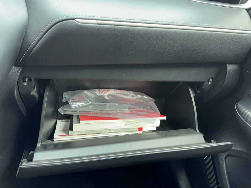 Used 2021 Toyota Venza XLE w/ Softex Package image 41