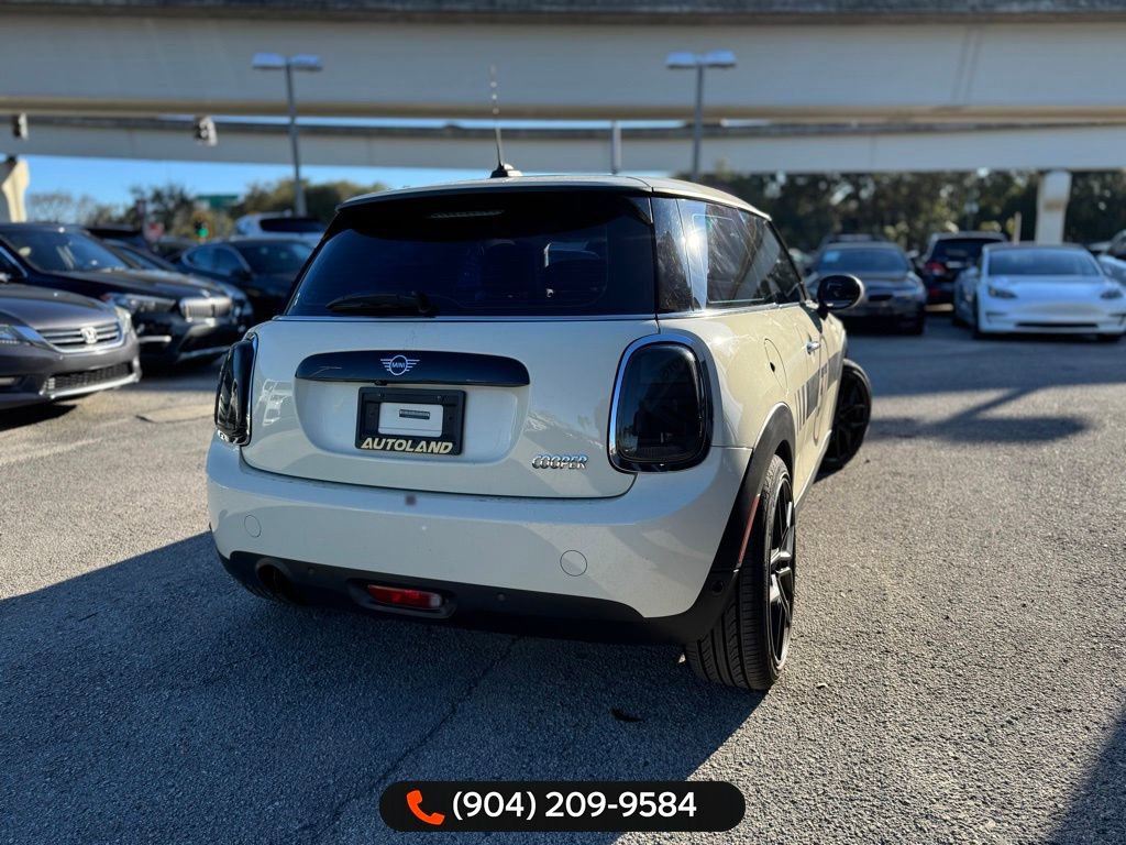 Used 2019 MINI Cooper 2-Door Hardtop w/ Signature Upholstery Package image 5