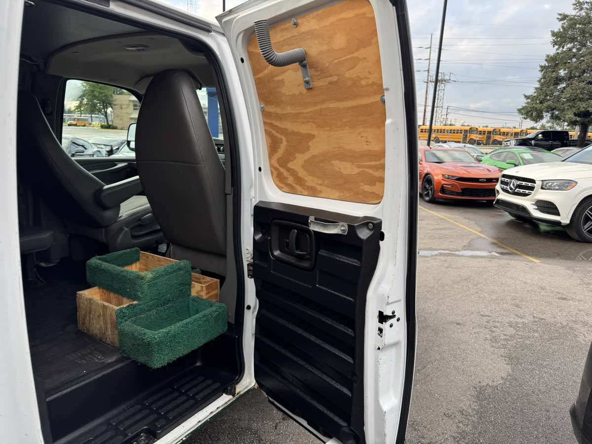 Used 2014 Chevrolet Express 1500 RWD image 27