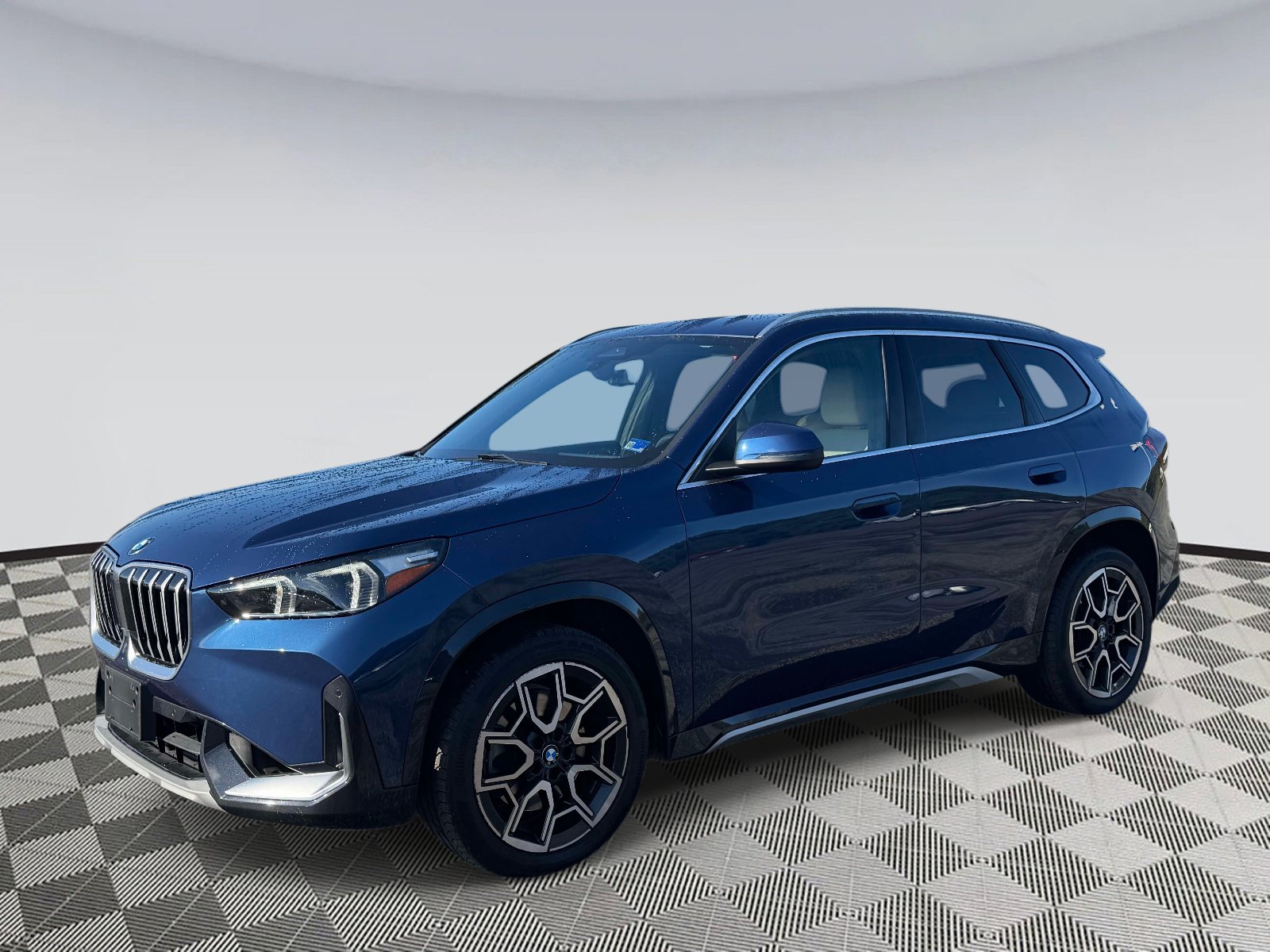 Used 2025 BMW X1 xDrive28i w/ Convenience Package AWD/4WD image 5
