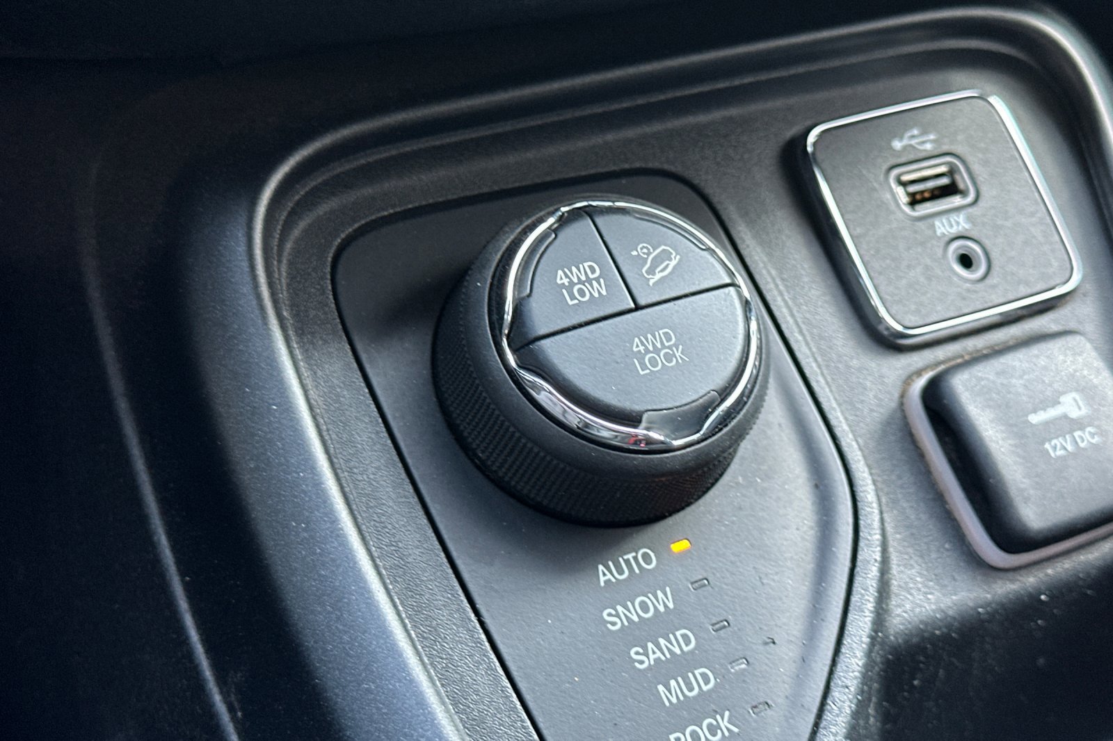 Used 2018 Jeep Compass Trailhawk image 32