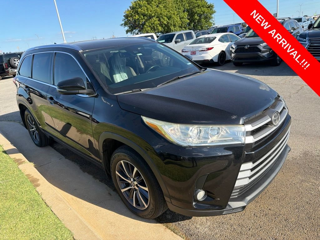Used 2018 Toyota Highlander XLE AWD/4WD image 3