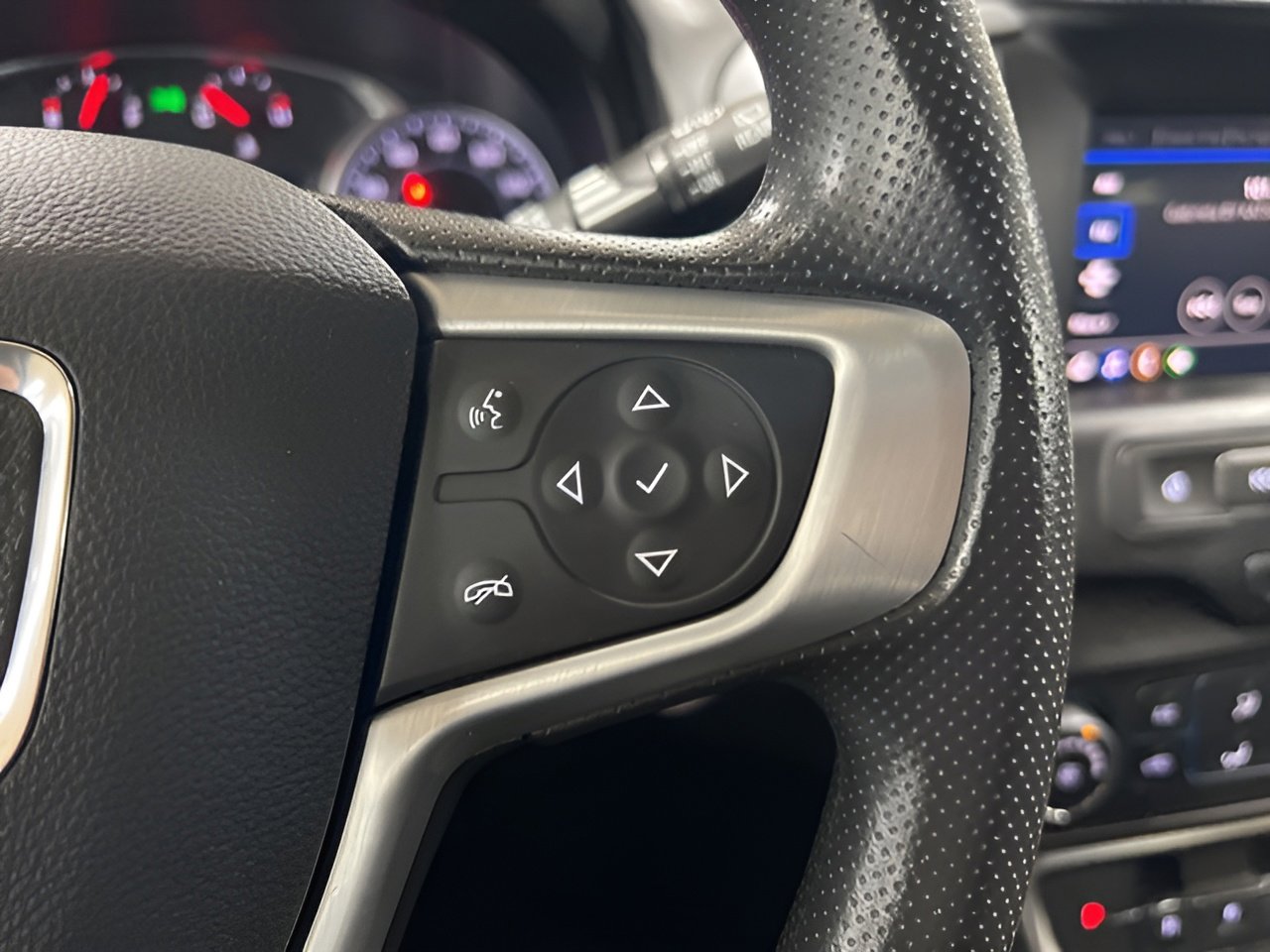 Used 2024 GMC Terrain SLE image 44